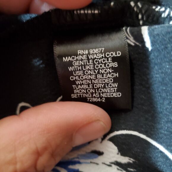 Liz Claiborne Career Woman Top  Black with Blue Flowers  Size Large - Picture 6 of 8